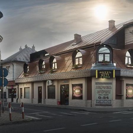 Motel Buti Sighetu Marmaţiei Exterior foto