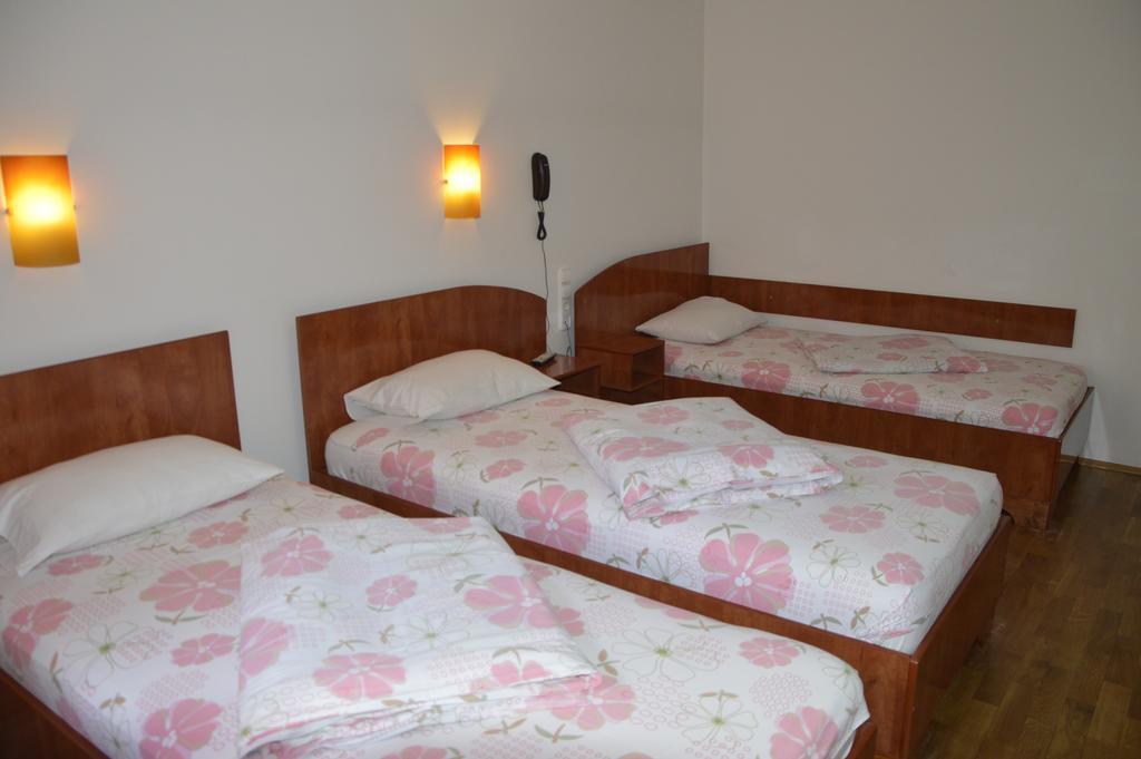Motel Buti Sighetu Marmaţiei Zimmer foto