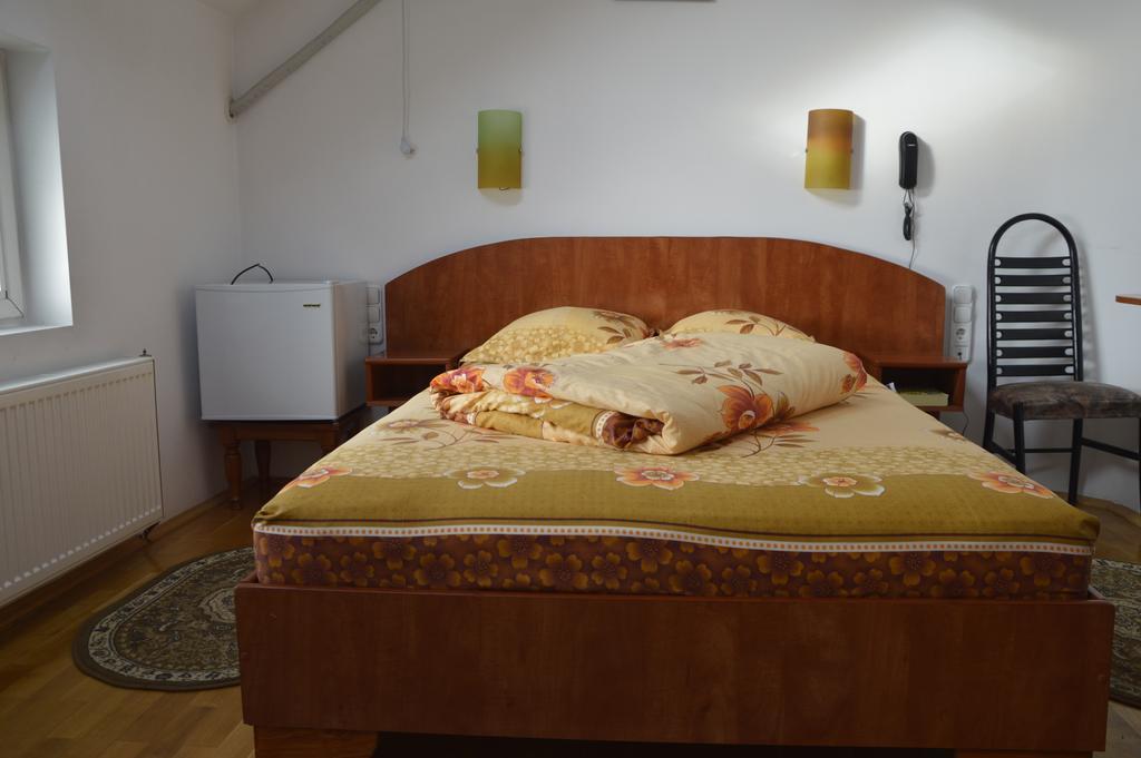 Motel Buti Sighetu Marmaţiei Zimmer foto