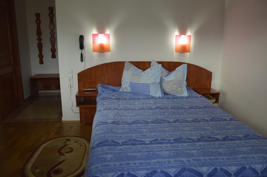Motel Buti Sighetu Marmaţiei Zimmer foto